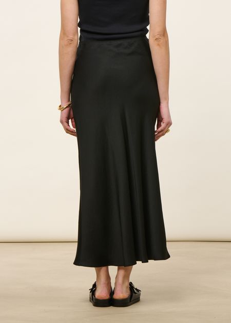 Jupe longue en satin ecovero | noir "lenovaa slip-skirt - black" - Armedangels