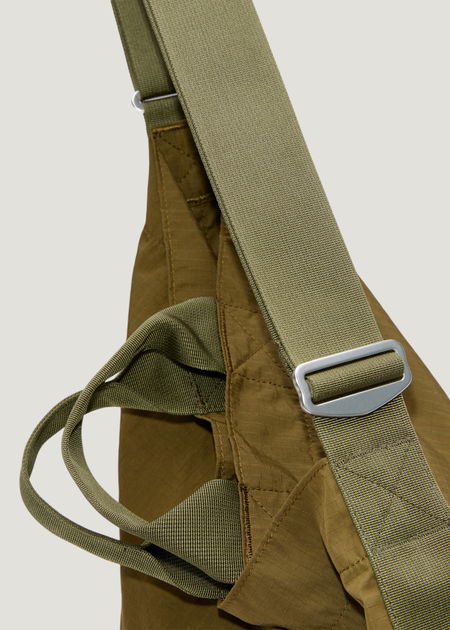Shopper 18L aus recyceltem Material | grün "Grid shopper bag - olive", Sandqvist, Foto 3