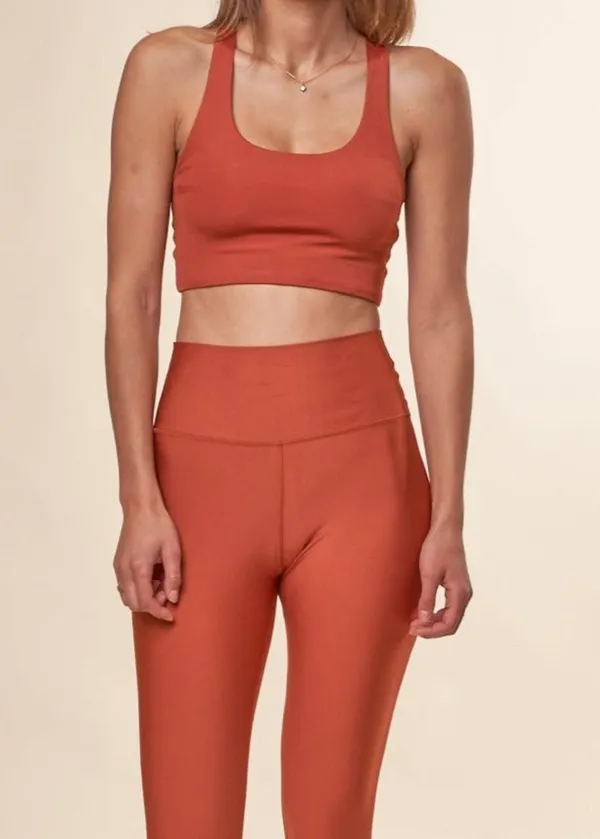 Brassière en matières recyclées | terracota "active cropped bra dark amber", Colorful Standard
