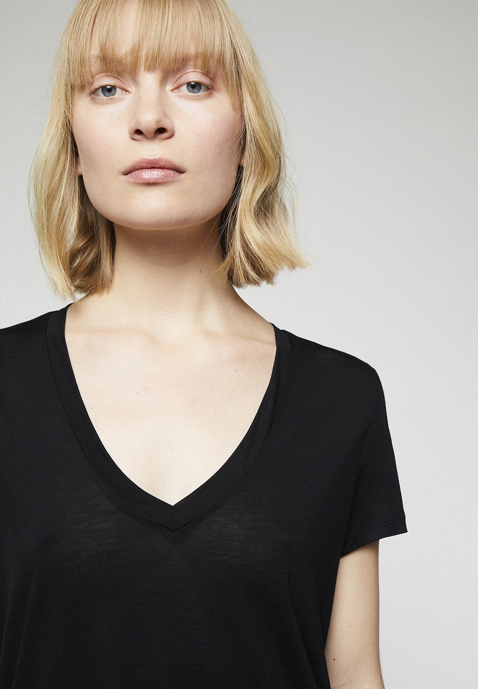 T-shirt col v noir en tencel - juliaa, Armedangels, photo 4