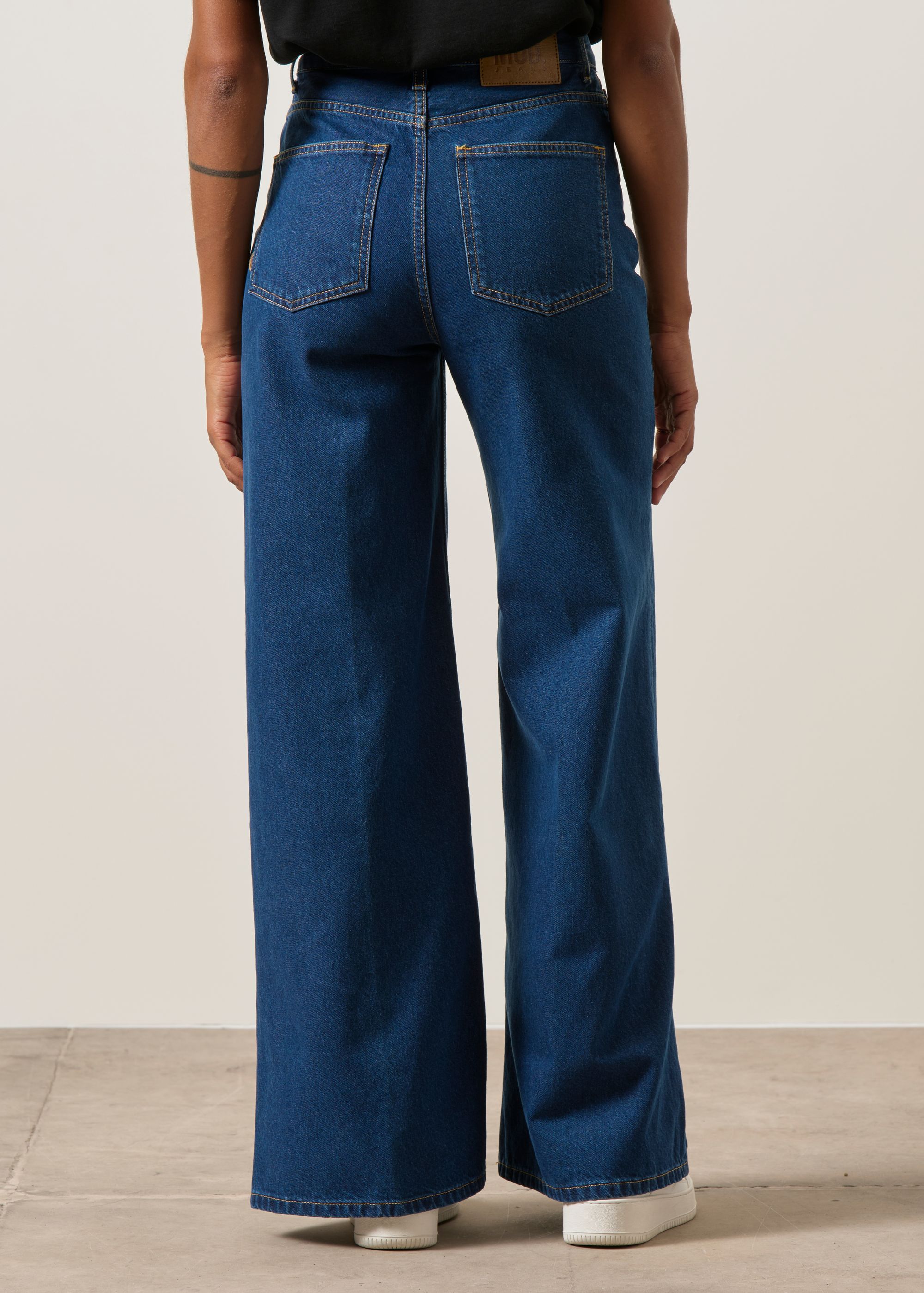 Jean wide leg en coton bio et recyclé | bleu foncé "sara high loose stone indigo", Mud Jeans, photo 3