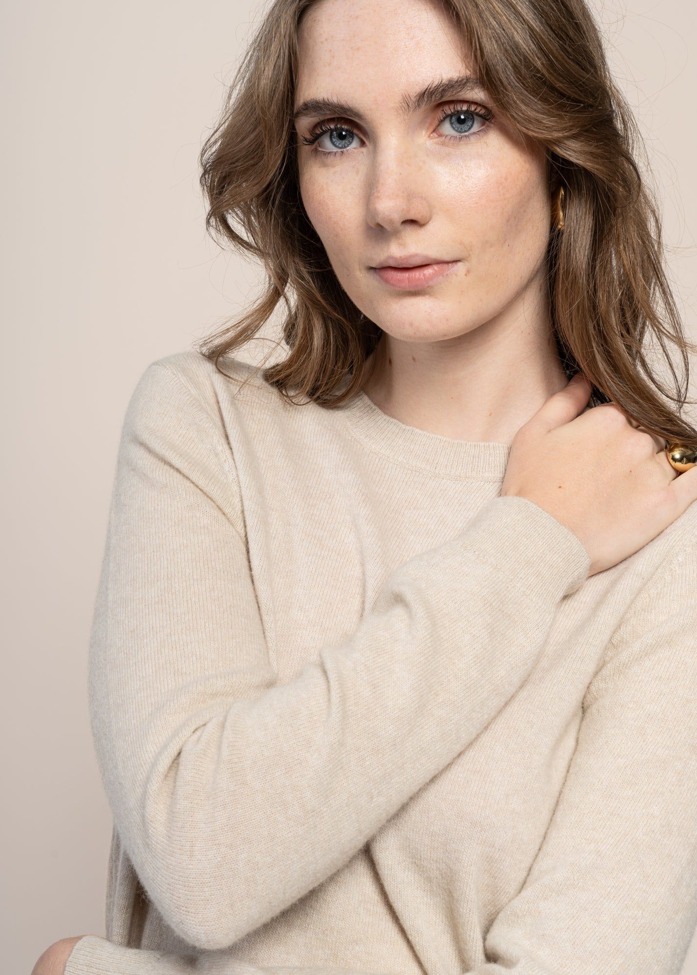 Pull en laine mérinos recyclée | écru "light merino wool crew - ivory white", Colorful Standard, photo 2