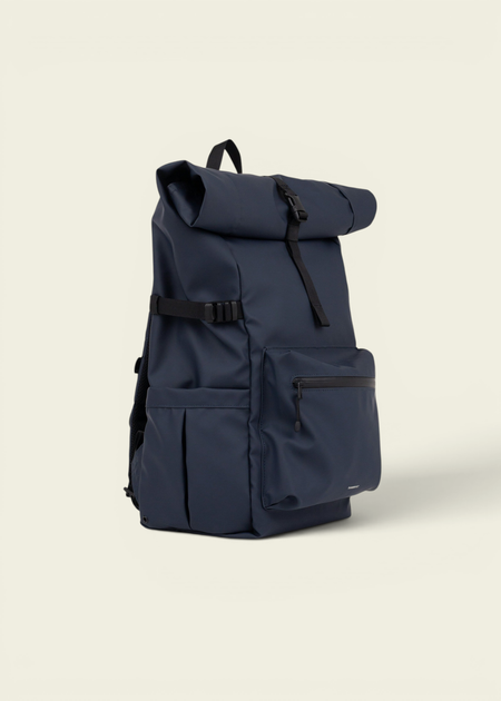 Sac à dos 34l en matière recyclée | bleu foncé "stream rolltop backpack l - navy" - Sandqvist