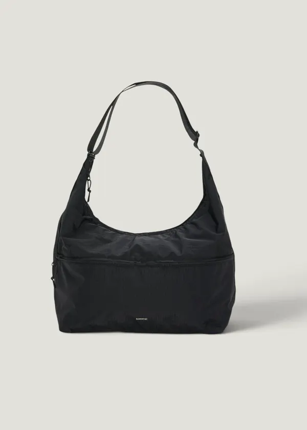 Sac bandoulière 20L en matière recyclée | noir "Grid shoulder bag - black", Sandqvist
