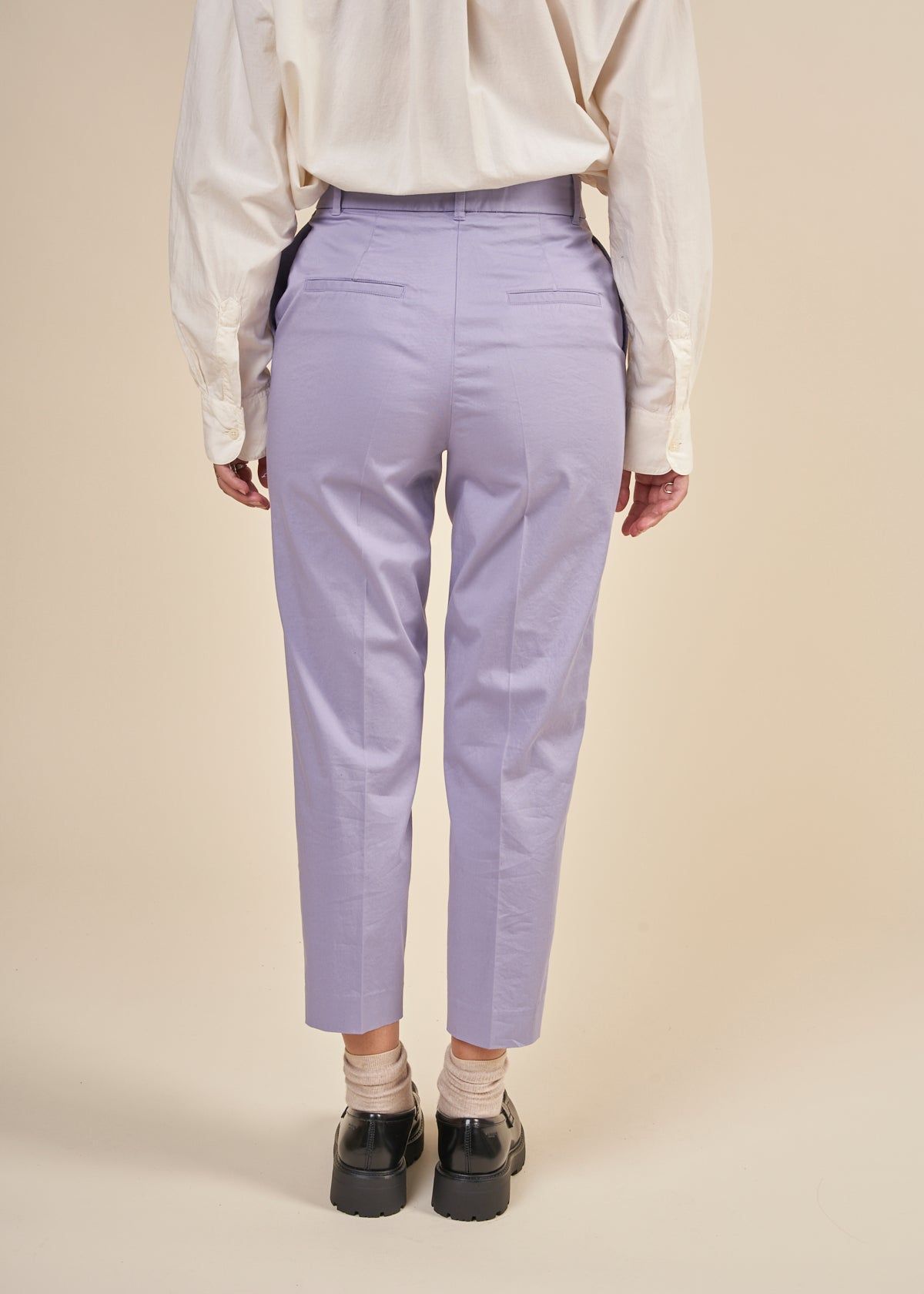 Bundfaltenhose aus Bio-Baumwolle | Violett "warmaar light purple stone", Armedangels, Foto 4