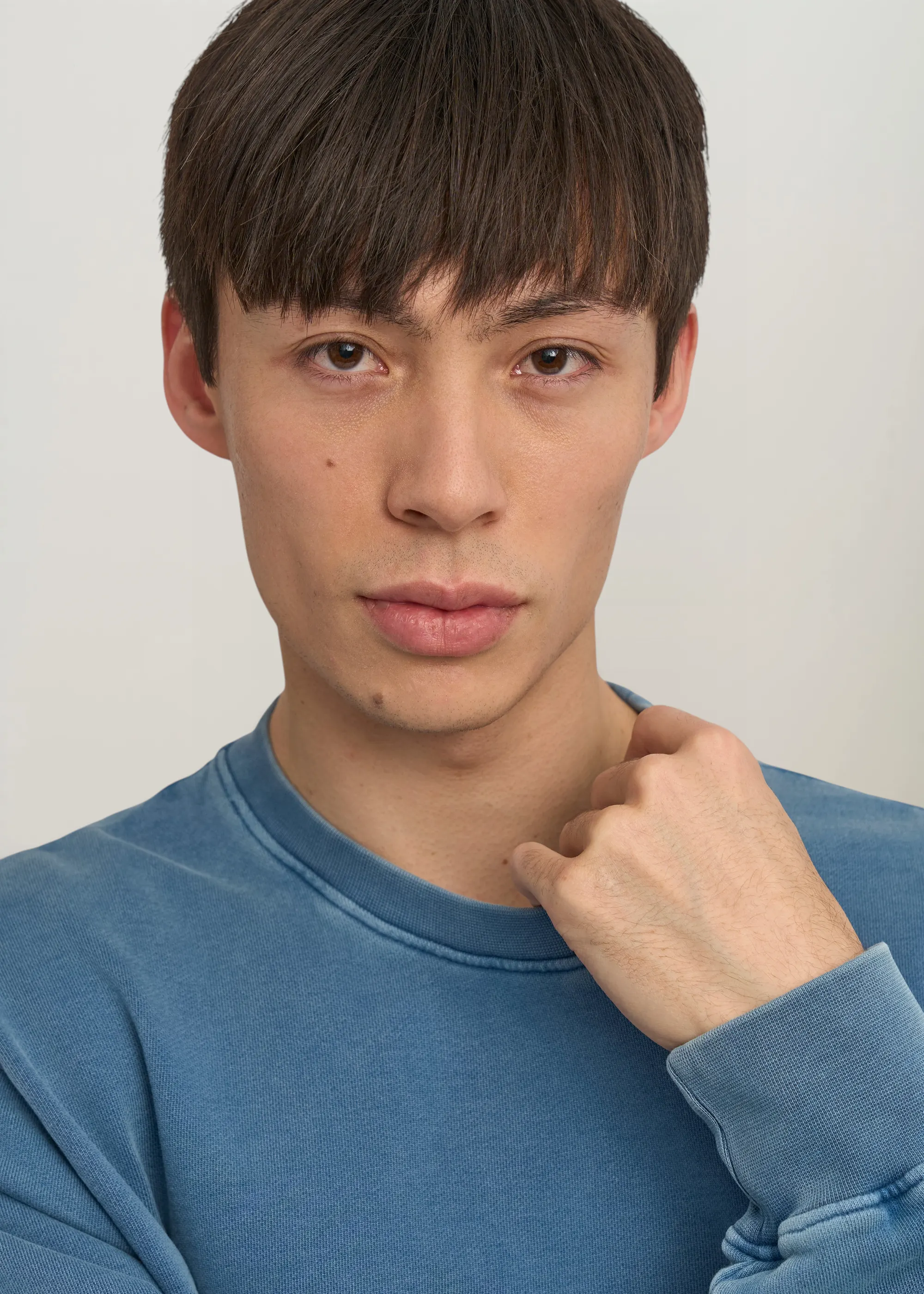 Sweat en coton bio | bleu "faded indigo", Colorful Standard, photo 2