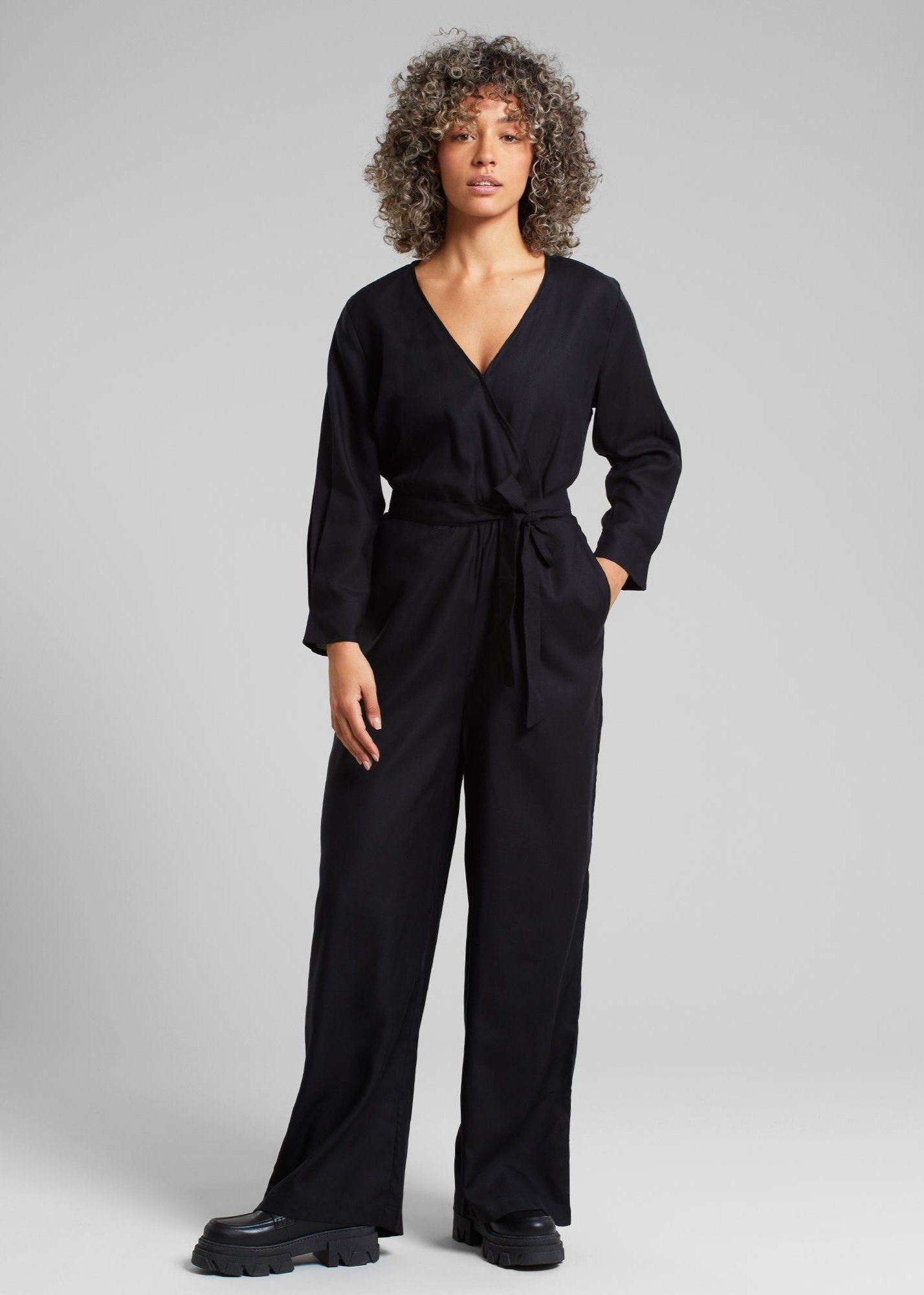 Combinaison longue en tencel | noir "wrap jumpsuit farsta black", Dedicated, photo 1