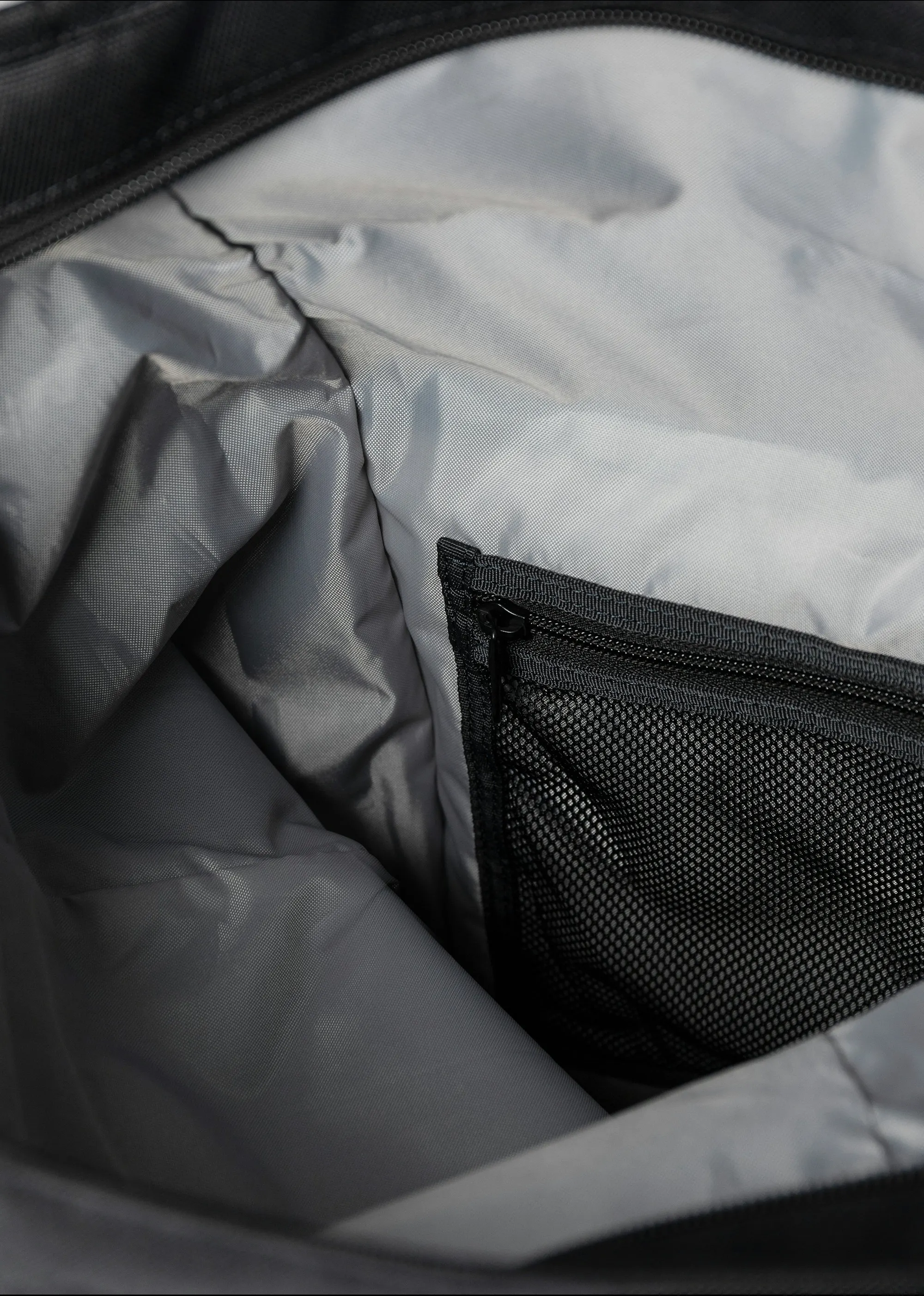 Sac à dos 26l en matières recyclées | noir "icon rolltop backpack l - black/ black with black leather", Sandqvist, photo 6