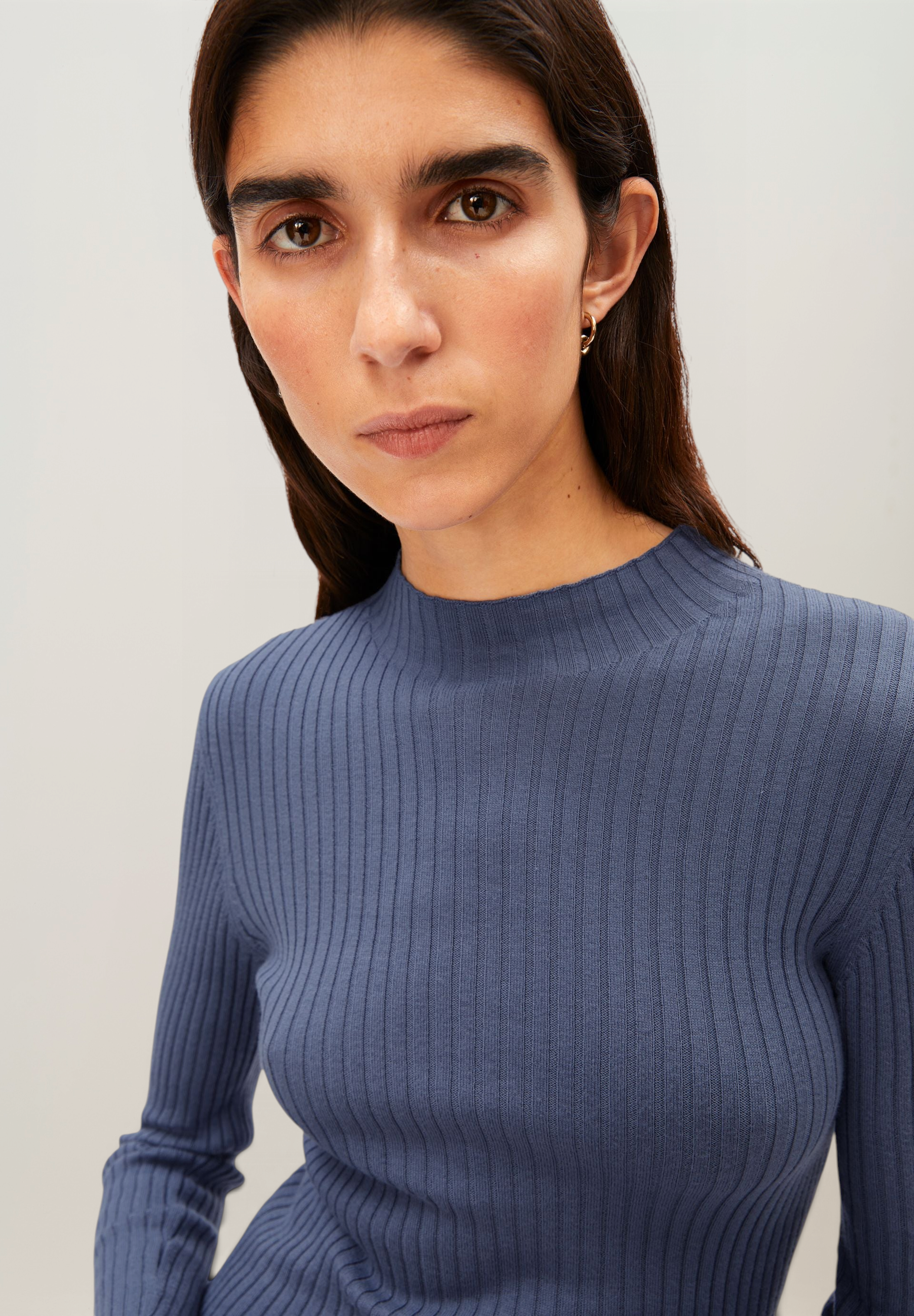 Sous-pull côtelé en coton bio | bleu "Alaania knit sweater - dusty moon", Armedangels, photo 2