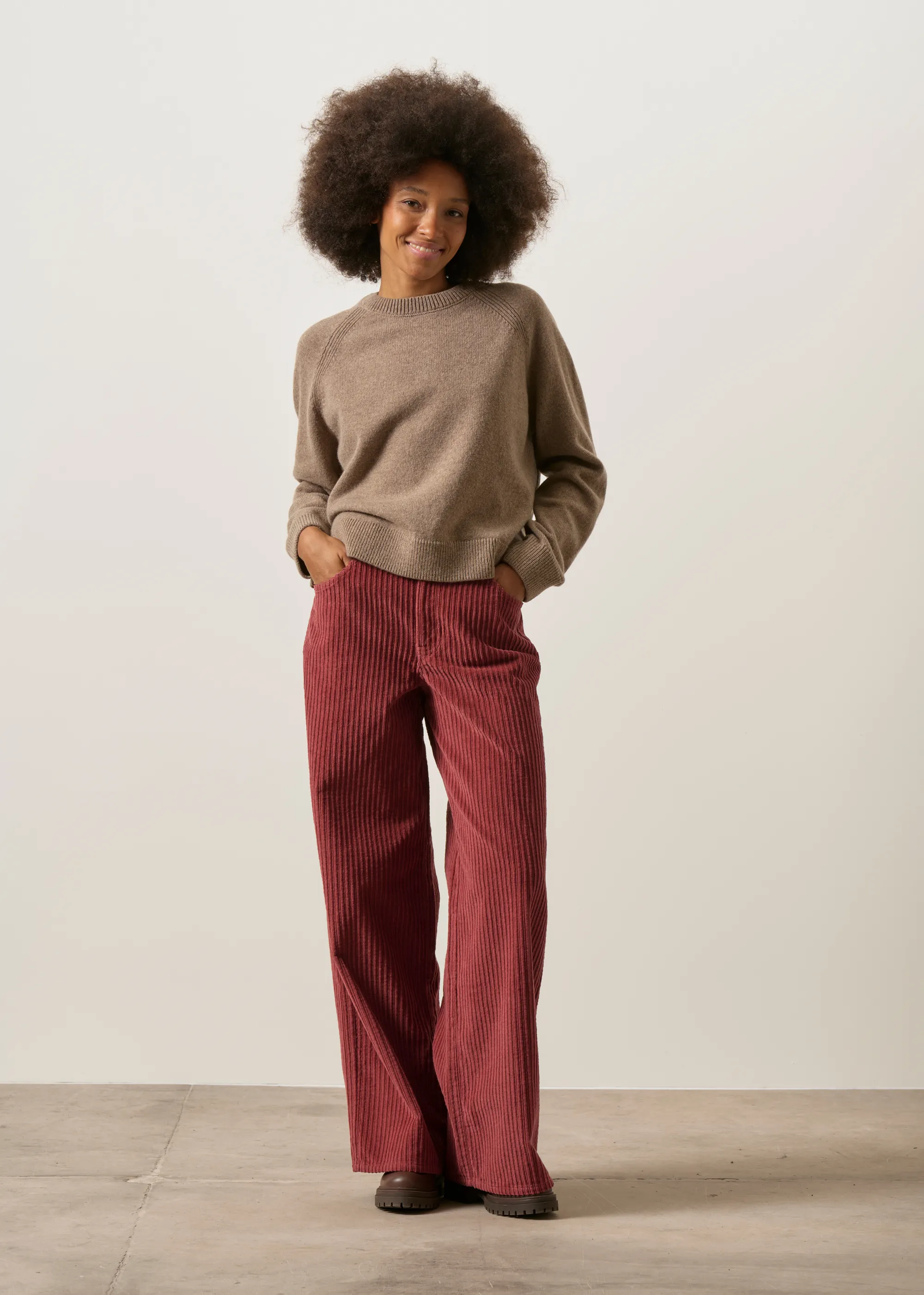 Pantalon large velours en coton bio | rouille "Mahogany corduroy hedda pants brown", Thinking Mu, photo 4