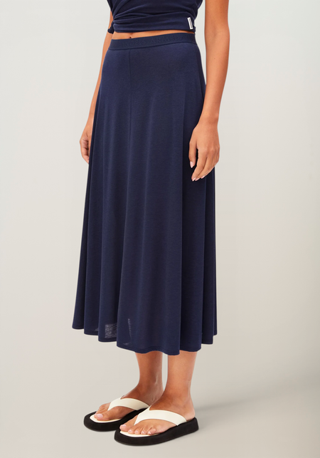 Jupe midi en tencel | marine "Ileniaa laraa midi skirt - tinted navy" - Armedangels