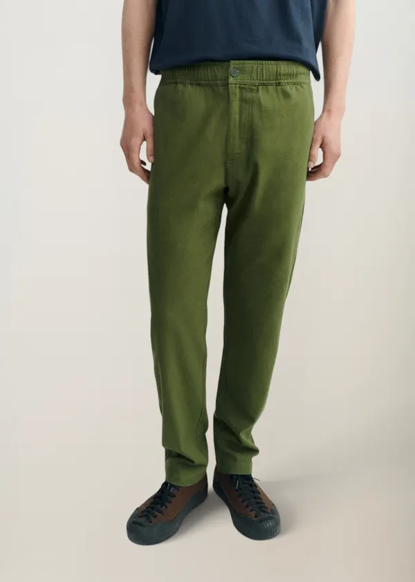 Pantalon droit léger en coton bio | vert "kentia light travel pants - green", Thinking Mu