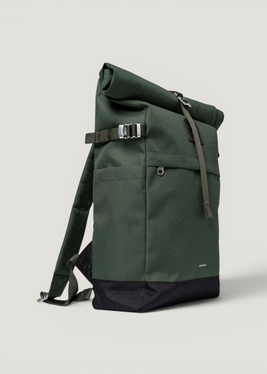 Rucksack 23 l aus recyceltem Material | Grün "icon rolltop backpack m - dawn green with dark brown leather", Sandqvist, Foto 3