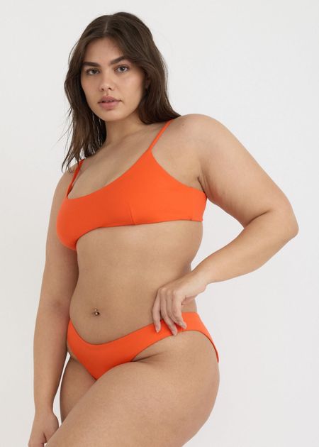 Haut de maillot en matières recyclées | orange "swim scoop bikini top - blood orange" - Organic Basics