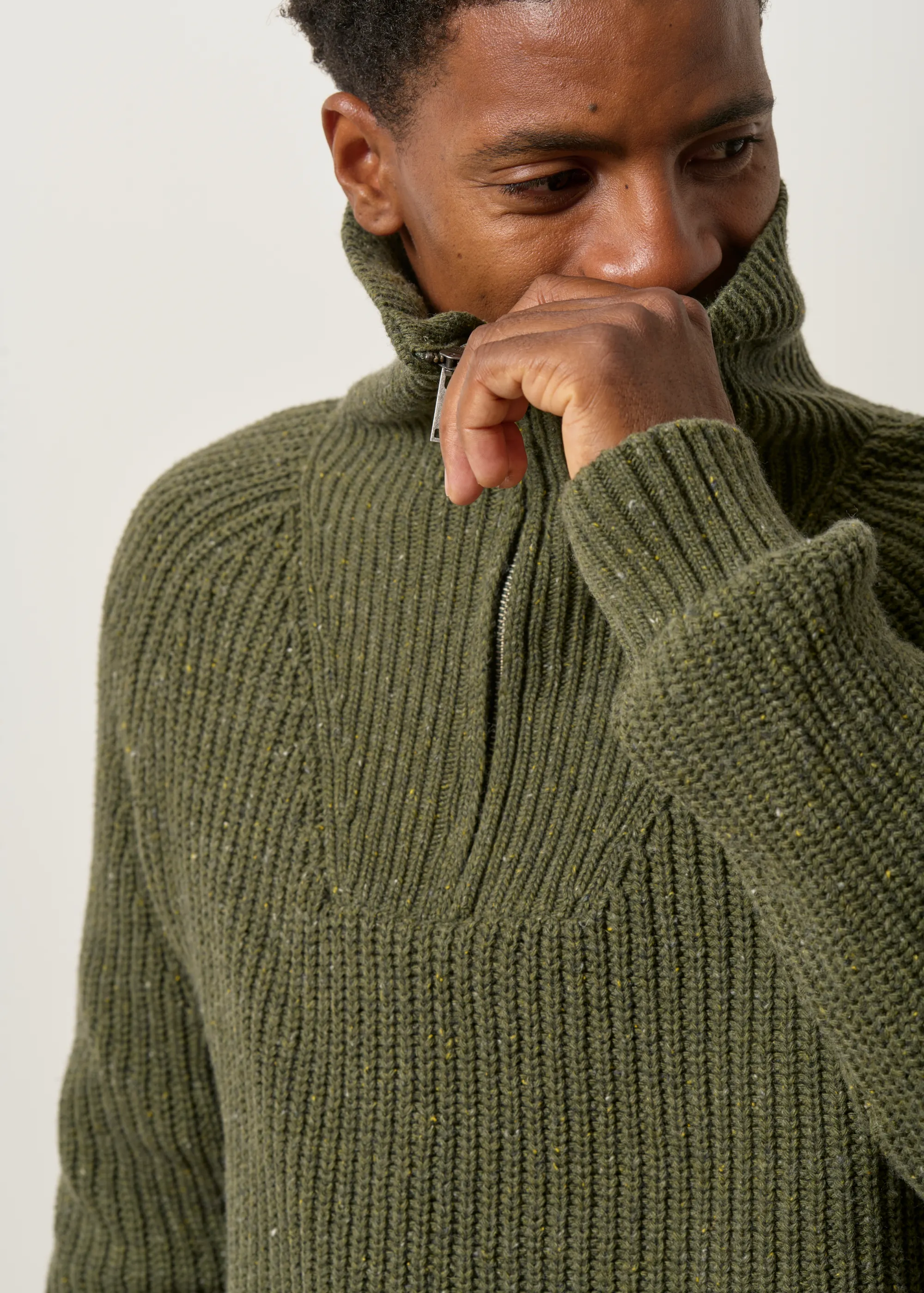 Pull col zippé en coton bio et en laine recyclée | vert "Tweed knit troyer - dark earth tweed", Armedangels, photo 2