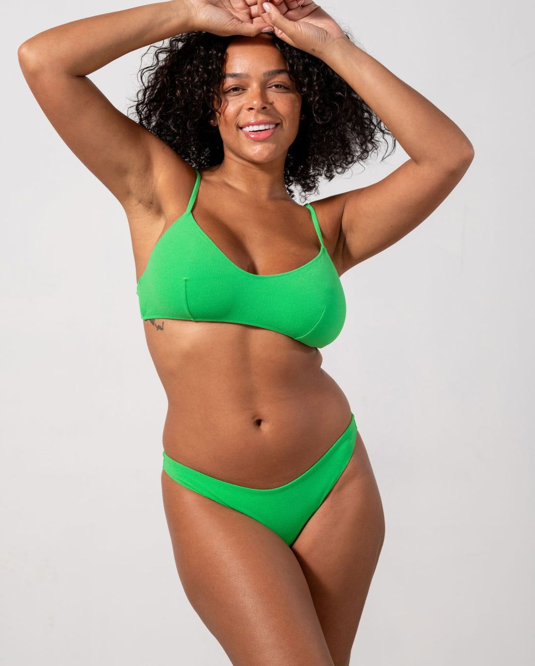 Bas de maillot en matières recyclées | vert "bikini briefs - kelly green", Understatement, photo 3