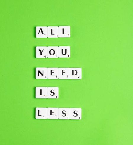 "Tout ce dont on a besoin, c'est moins" | © Edward Howell / Unsplash