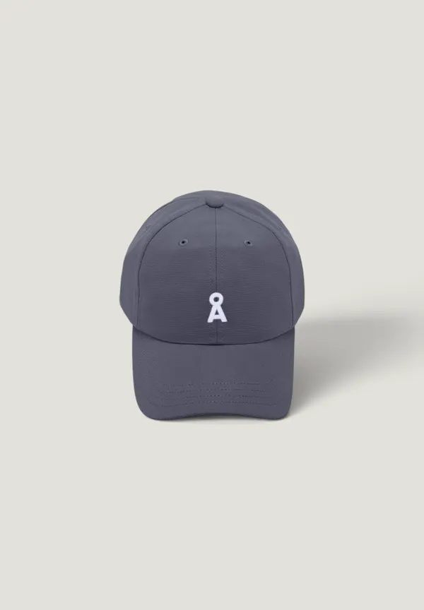 Casquette baseball en coton bio | bleu gris "Yenaas bold cap - moonshadow", Armedangels