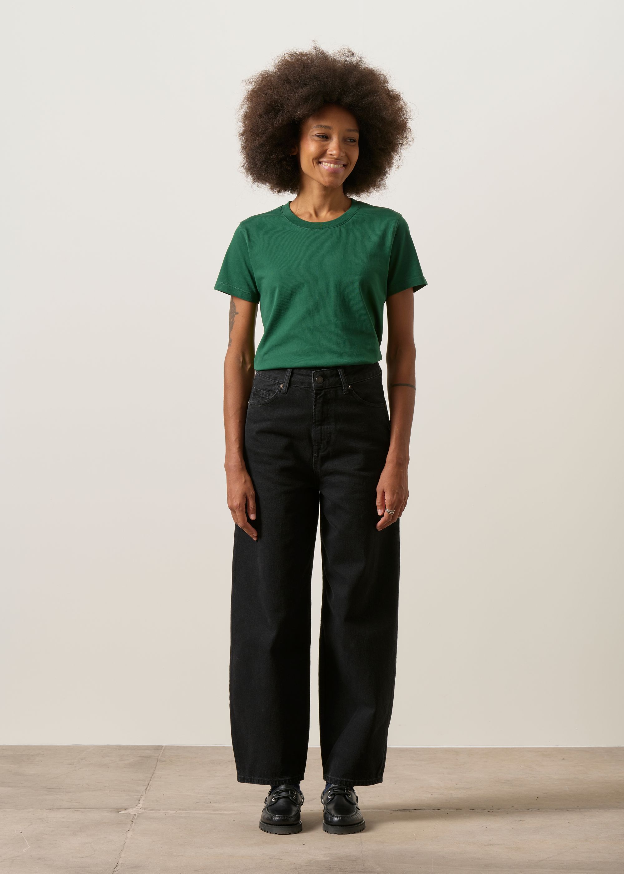 Jean ballon en coton recyclé | noir "leila cropped - holo black used", Kings of Indigo, photo 1