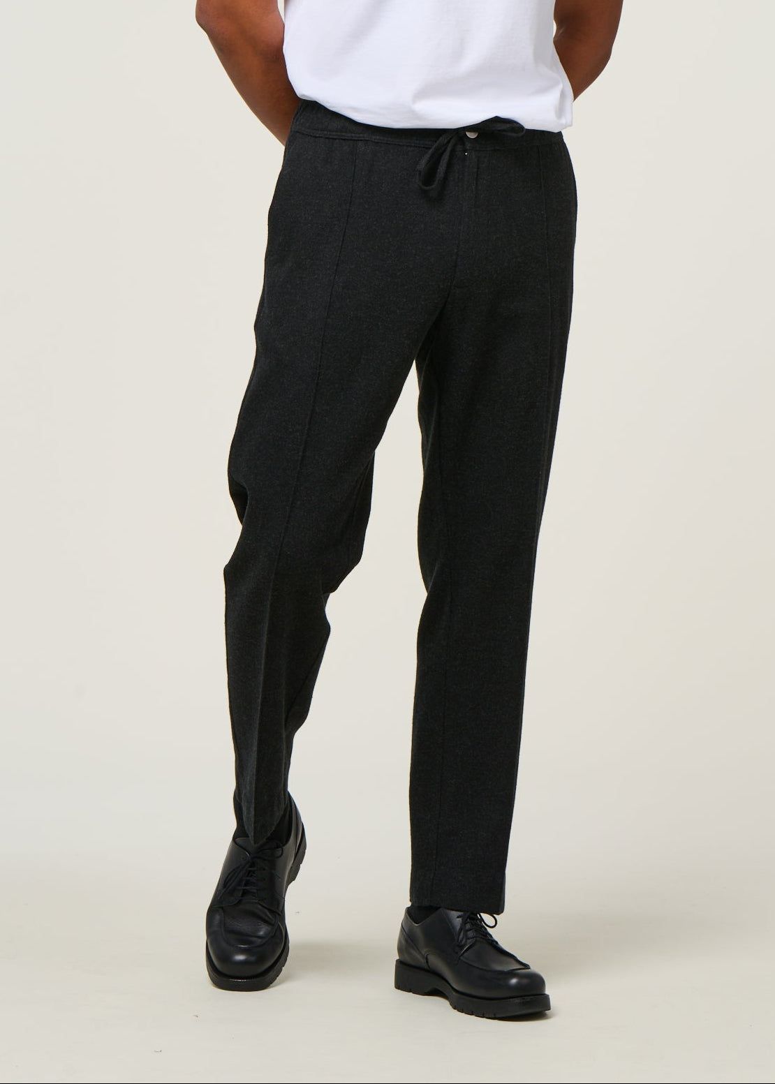 Pantalon large flanelle en coton bio | noir "magnus - eco flannel mel black", About Companions, photo 1