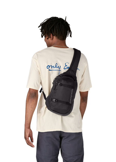 Sac bandoulière en nylon recyclé | noir "atom sling 8l - black"