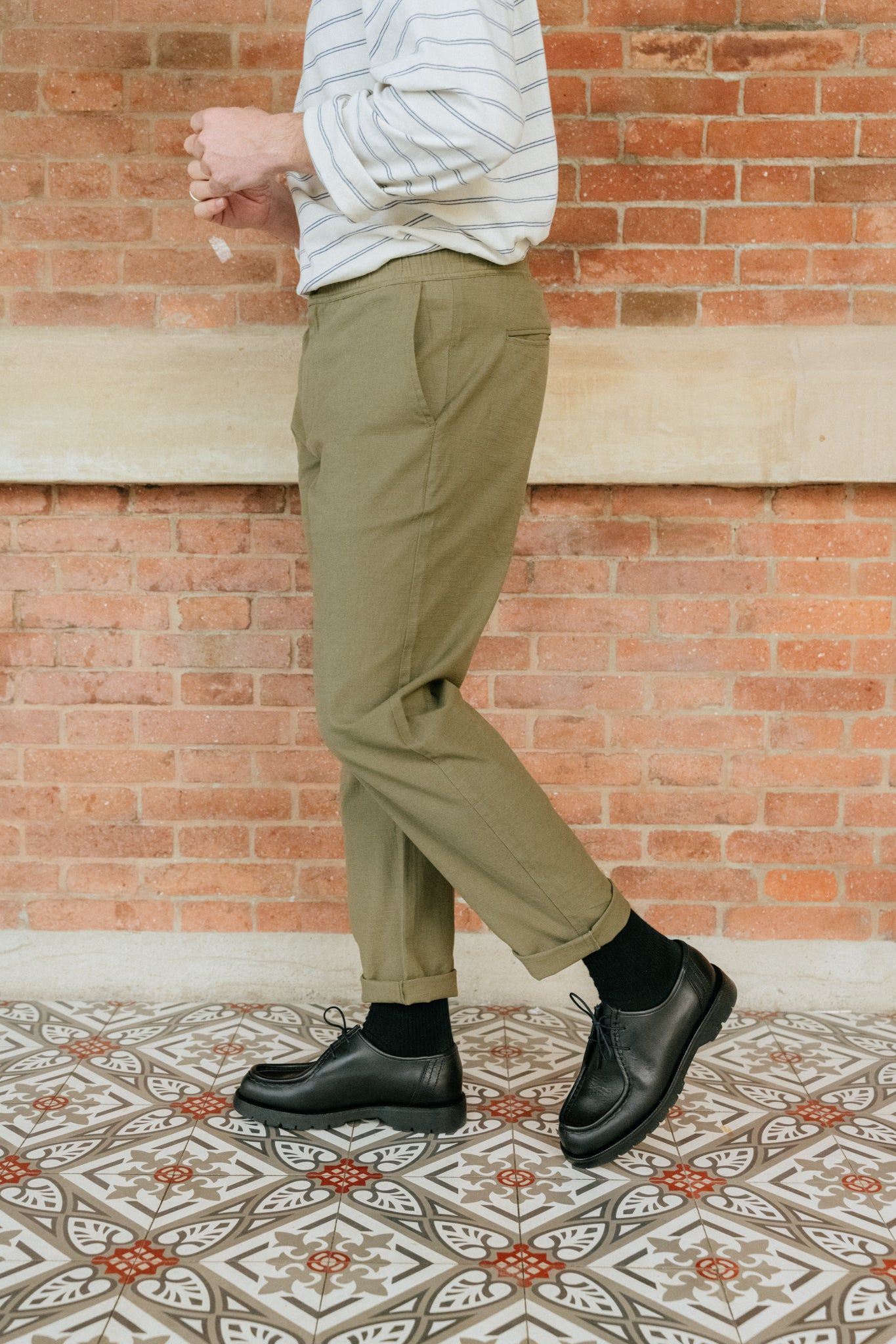Pantalon droit vert olive en coton bio - green light travel pants olive green, Thinking Mu, photo 2