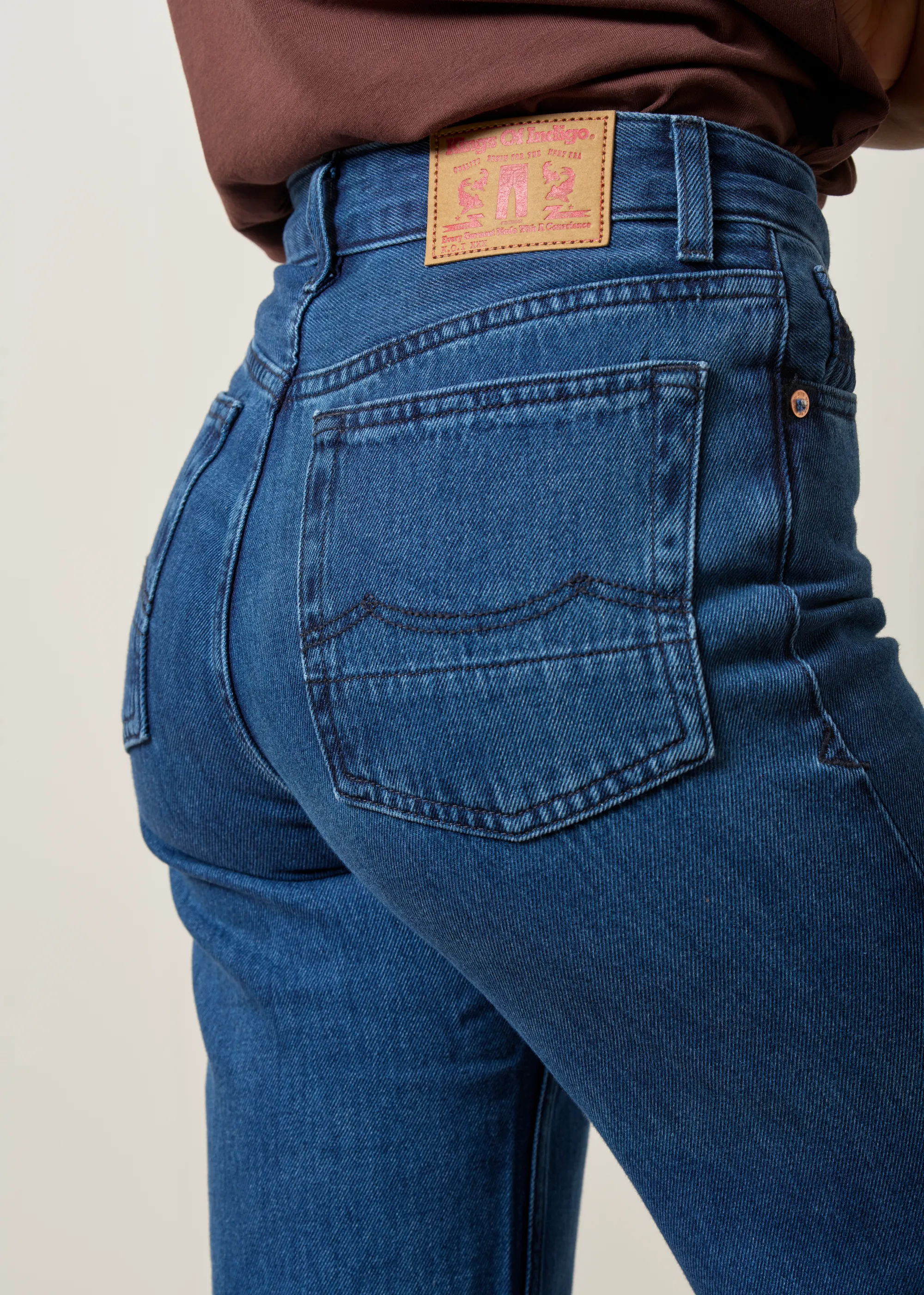 Jean flare en coton bio | bleu "jane - alex dark worn", Kings of Indigo, photo 3