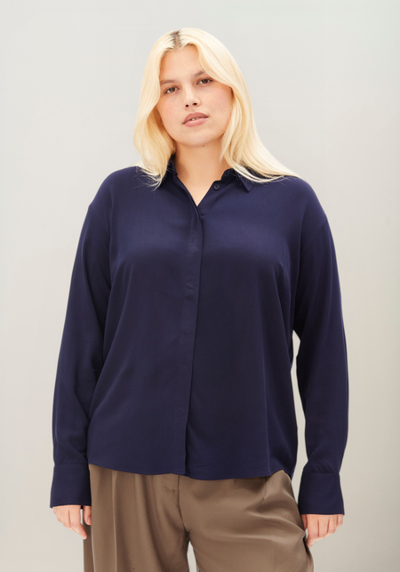 Blouse en viscose ecovero | bleu "larisaana longsleeve blouse - tinted navy" - Armedangels