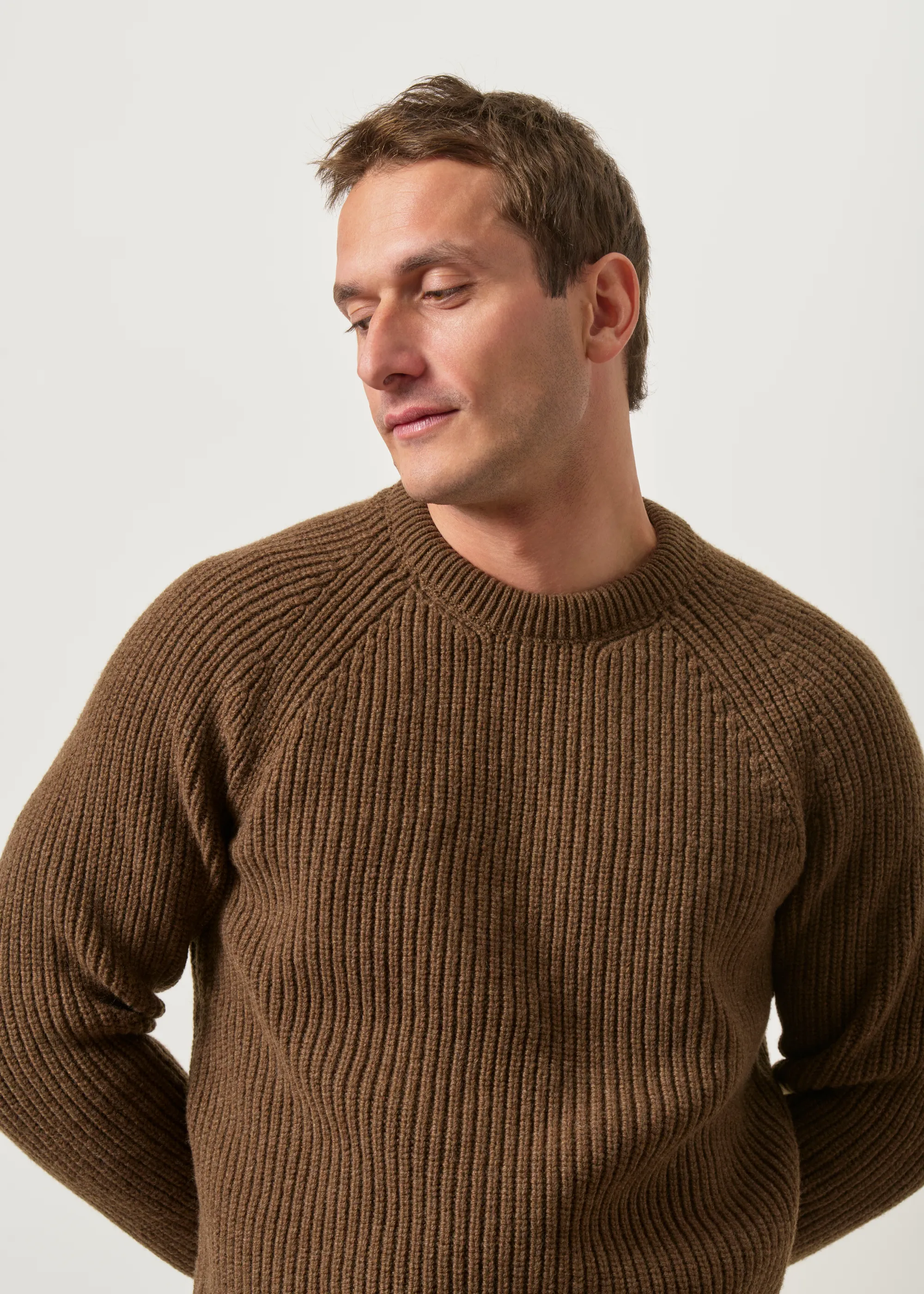Pull raglan côtes anglaises en laine mérinos | chocolat, WeDressFair, photo 2