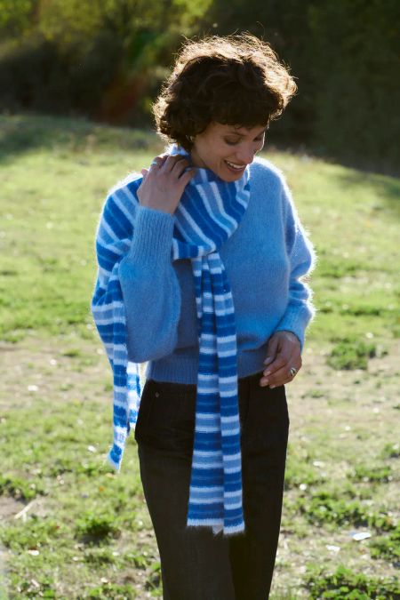 Blau gestreifter Mohair-Schal