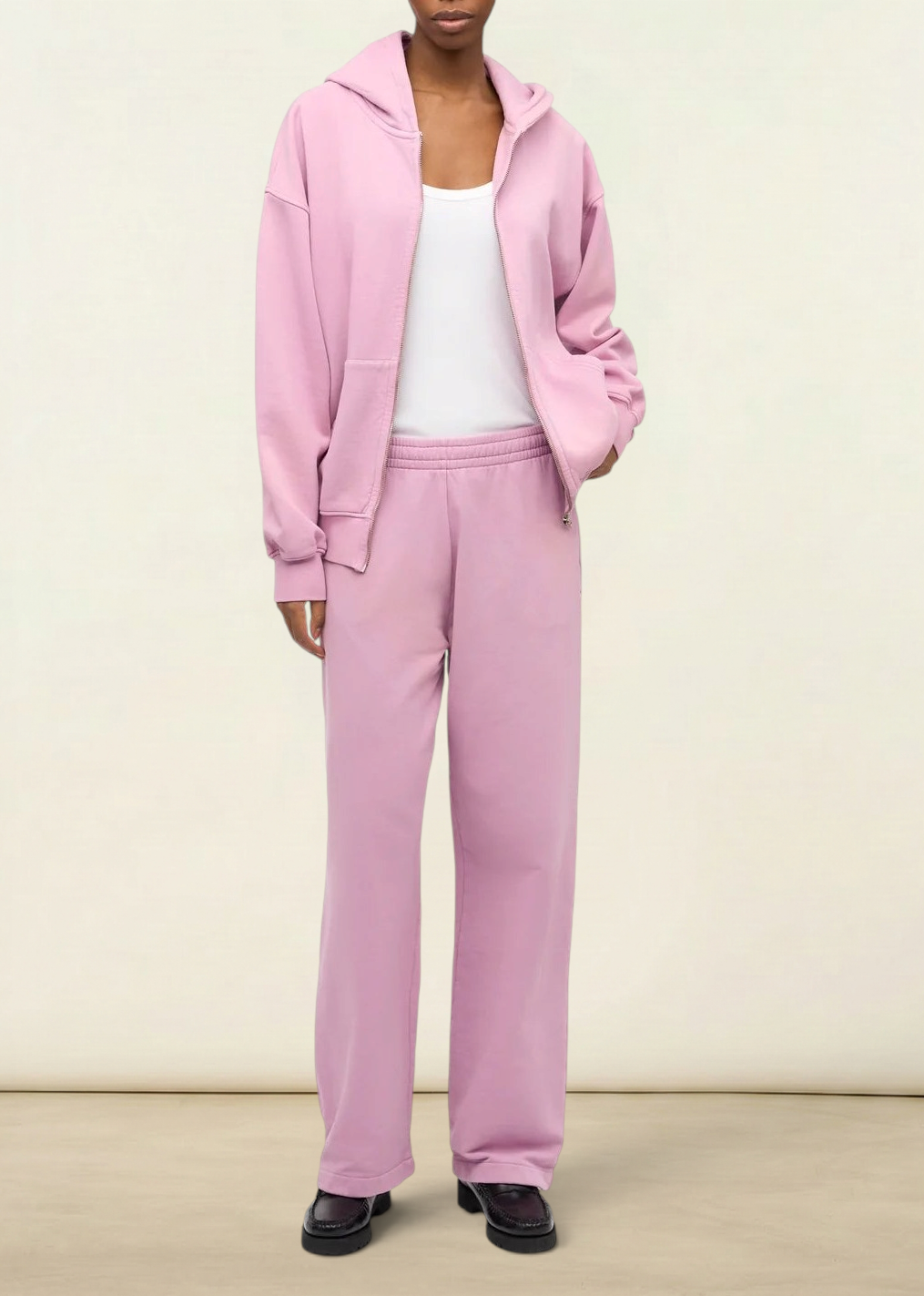 Jogging ample en coton bio | rose "organic straight leg sweatpants - cherry blossom", Colorful Standard, photo 2