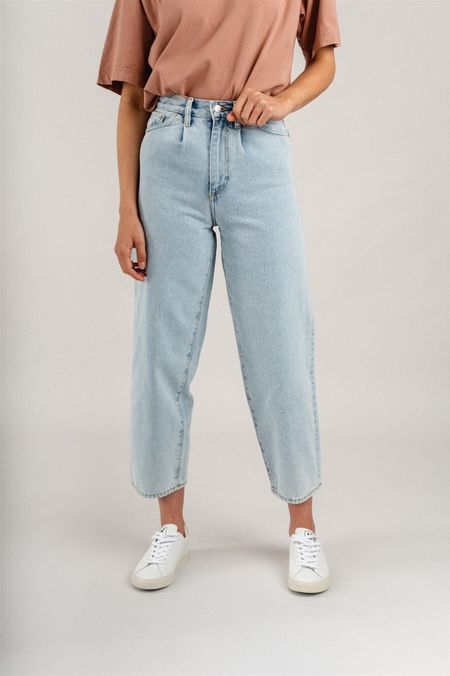 Jean 7/8 droit bleu clair en coton bio - aanike powder indigo