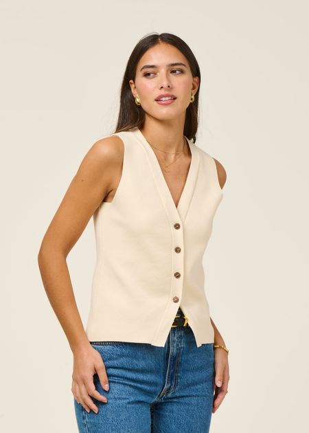 Gilet sans manches en coton bio | écru "compact buttoned knit vest - oatmilk" - Armedangels