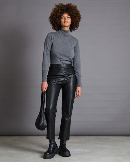 Schwarze beschichtete vegane Hose aus Bio-Baumwolle - the vegan coated black, Jan'n June, Foto 5