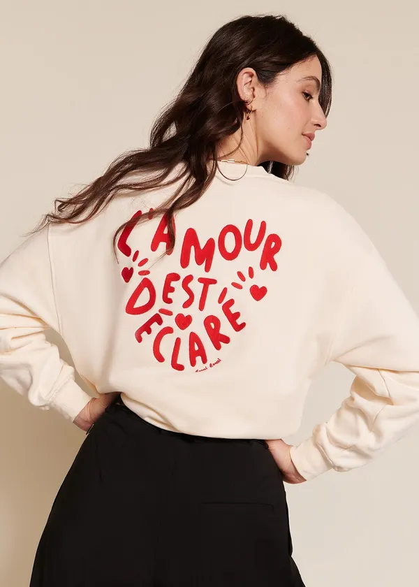 Sweat brodé en coton bio | crème "l'amour est déclaré", émoi émoi