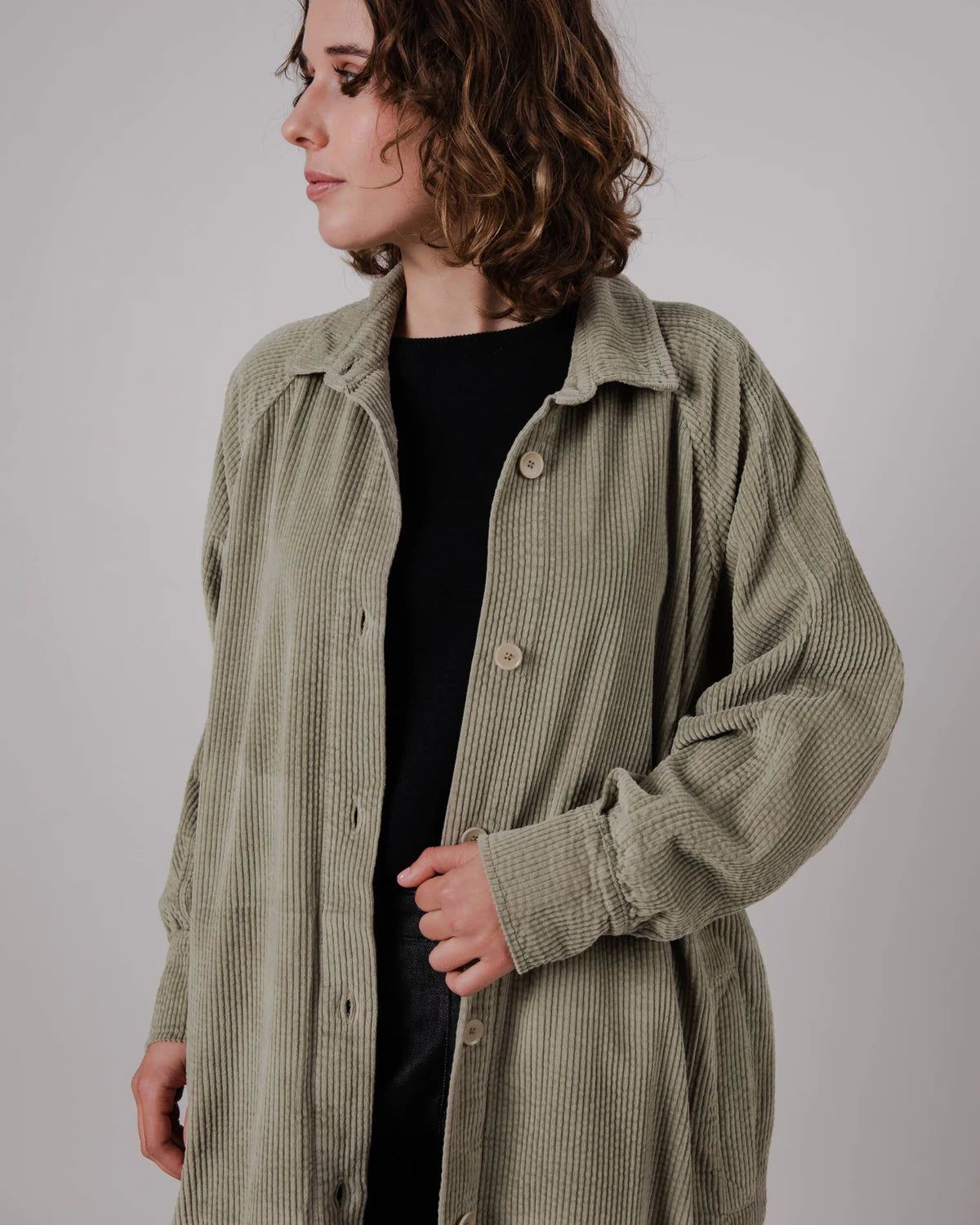 Cord-Trenchcoat aus Bio-Baumwolle | Hellkhaki "corduroy jacket pale green", Brava Fabrics, Foto 4