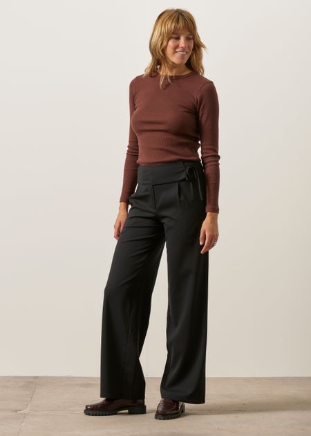 Pantalon fluide droit à pinces en matière recyclée et laine certifiée | noir "Black yuri pants - black" - Thinking Mu