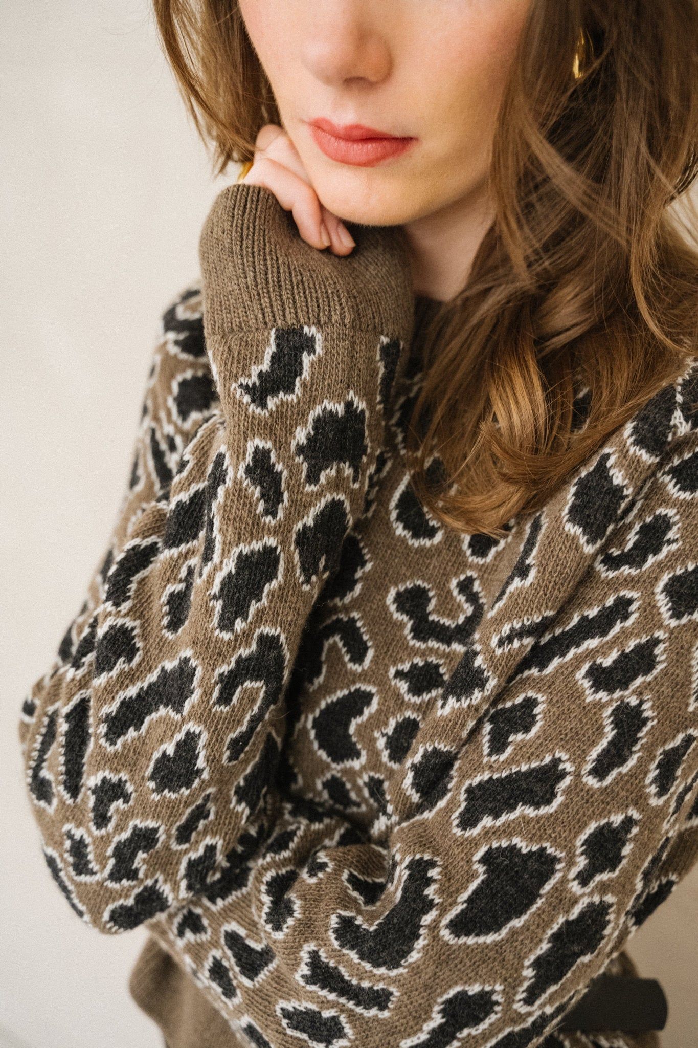 Pullover mit Leopardenmuster aus Wolle | Braun "diliriaa leopaa - walnut cream", Armedangels, Foto 2