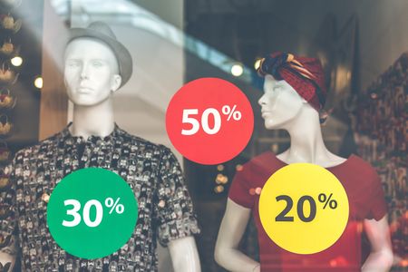 -30% voire -50%... des réductions qui ont quelque chose à cacher&nbsp;| © Artem Beliaikin / Unsplash