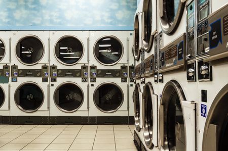 Elles ont l'air inoffensives ces machines à laver... quand la réalité est toute autre ! | © Marshall Williams / Unsplash