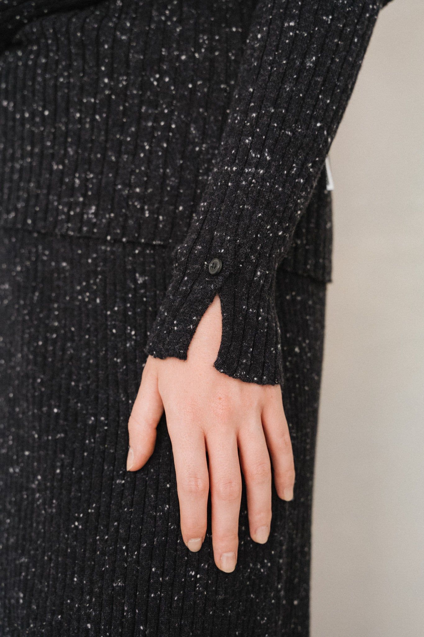 Pull côtelé en coton bio et laine | noir "alaania tweed - black-oatmilk", Armedangels, photo 3
