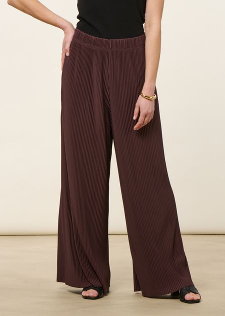 Pantalon évasé plissé en matière recyclée | chocolat "paulina" - émoi émoi