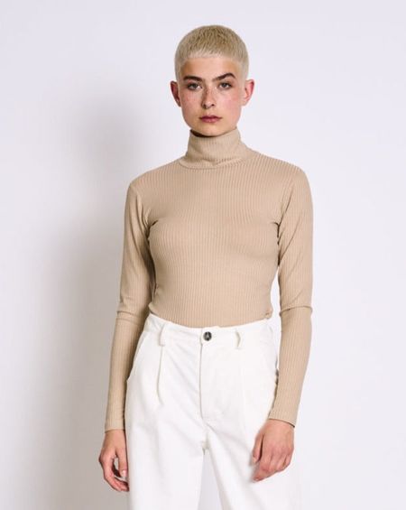 Top manches longues côtelé col haut beige en tencel - mio almond
