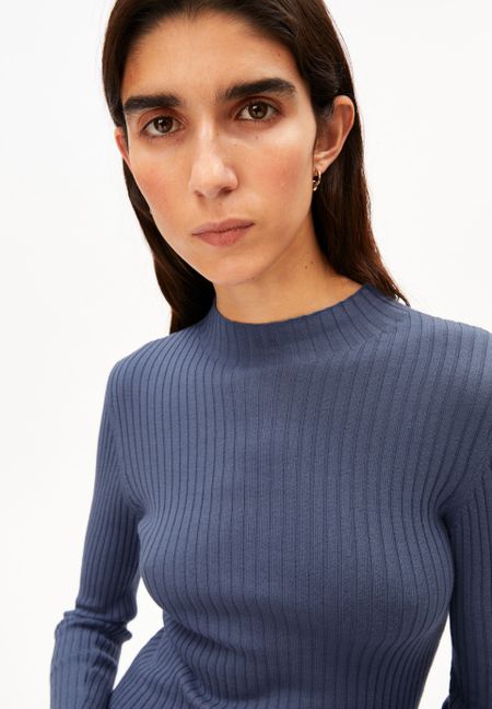 Sous-pull côtelé en coton bio | bleu "Alaania knit sweater - dusty moon" - Armedangels
