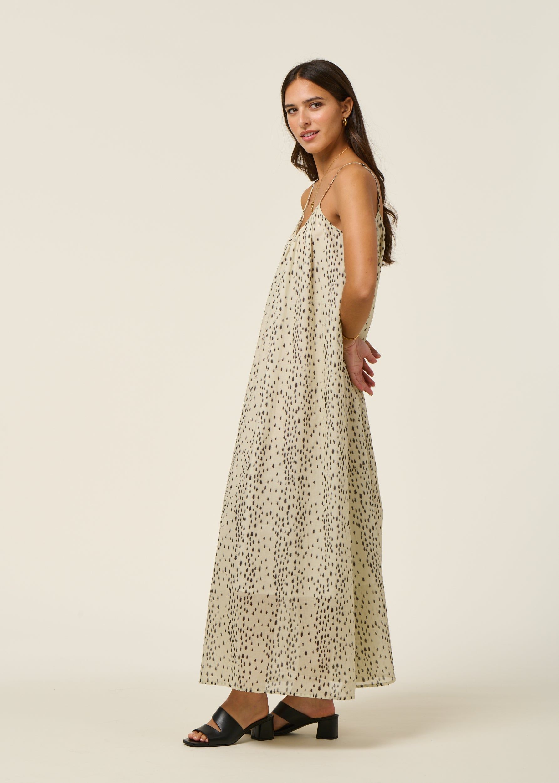 Langes, lockeres Kleid aus Bio-Baumwolle | Ecru "tova - dalmatian dots", Jan'n June, Foto 5