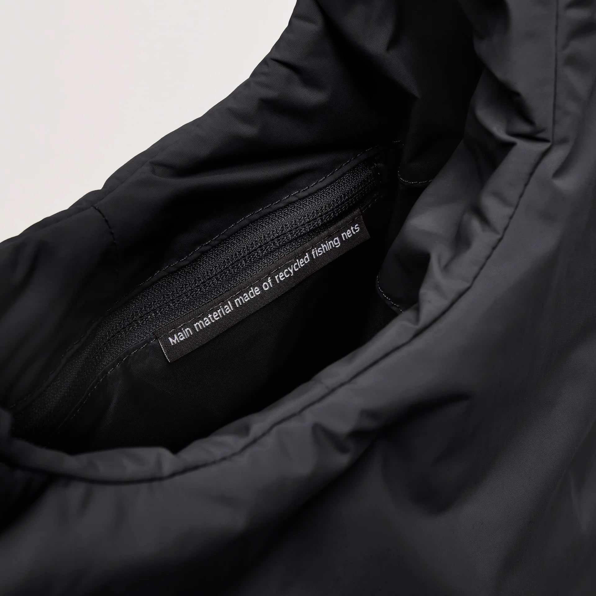 Sac épaule en matière recyclée | cloud shoulder bag monochrome black, Got Bag, photo 6