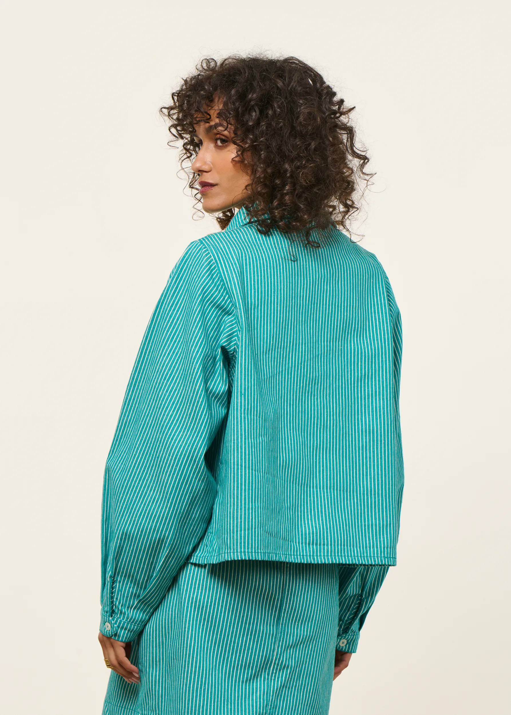 Veste en coton bio et matières recyclées | turquoise "denim stripes crop overshirt mint", Brava Fabrics, photo 3