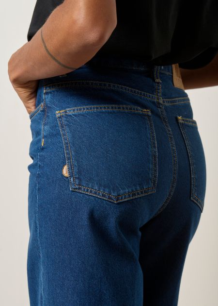 Jean évasé en coton bio et recyclé | bleu foncé "sara high loose stone indigo" - Mud Jeans