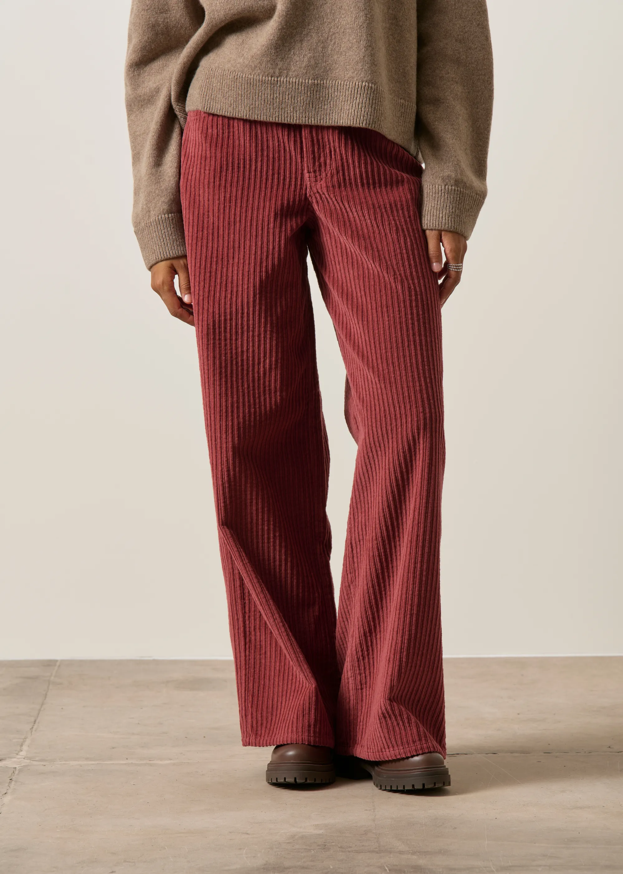 Pantalon large velours en coton bio | rouille "Mahogany corduroy hedda pants brown", Thinking Mu, photo 1