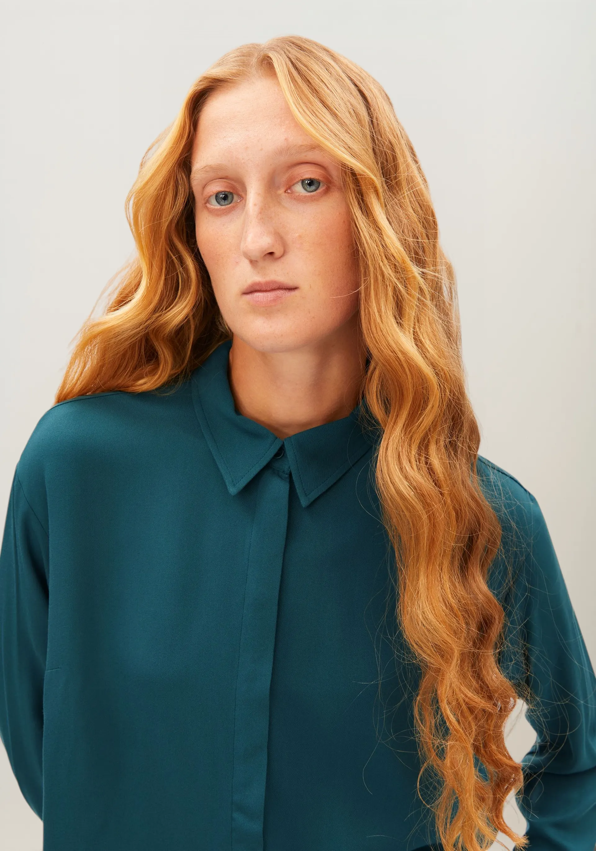 Blouse en viscose ecovero | bleu "larisaana longsleeve blouse - petrol velvet", Armedangels, photo 2